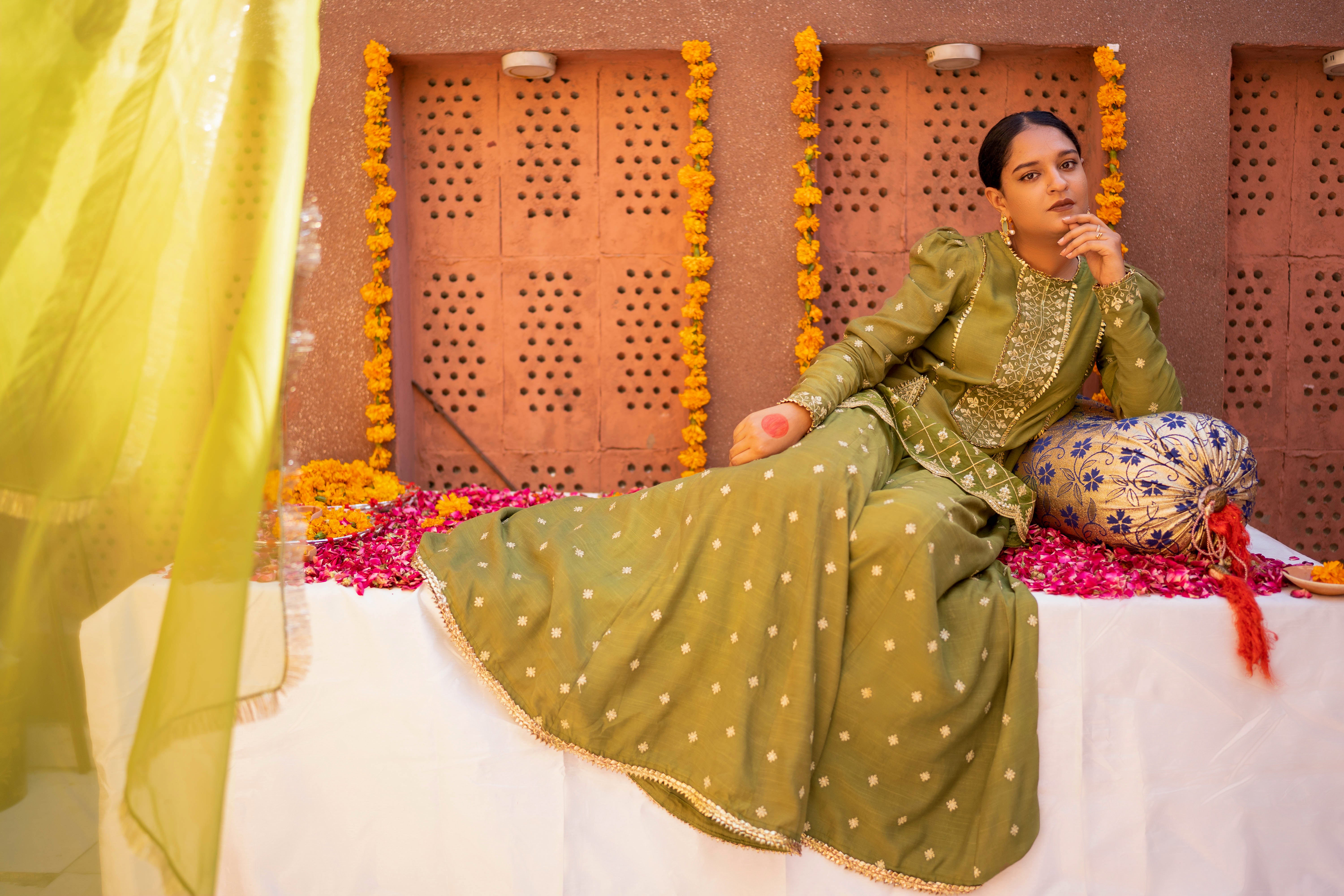 MAHNAAZ
