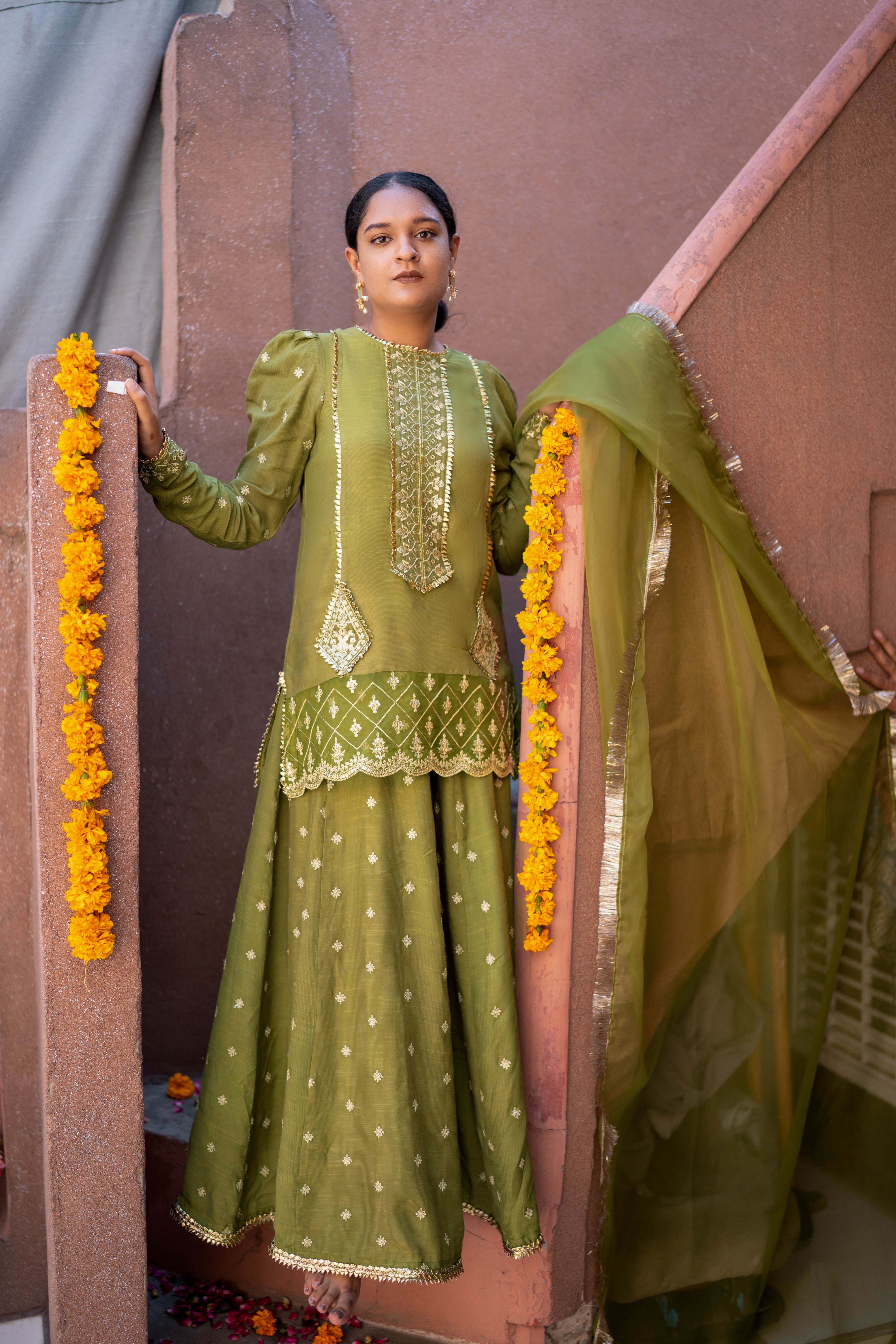 MAHNAAZ