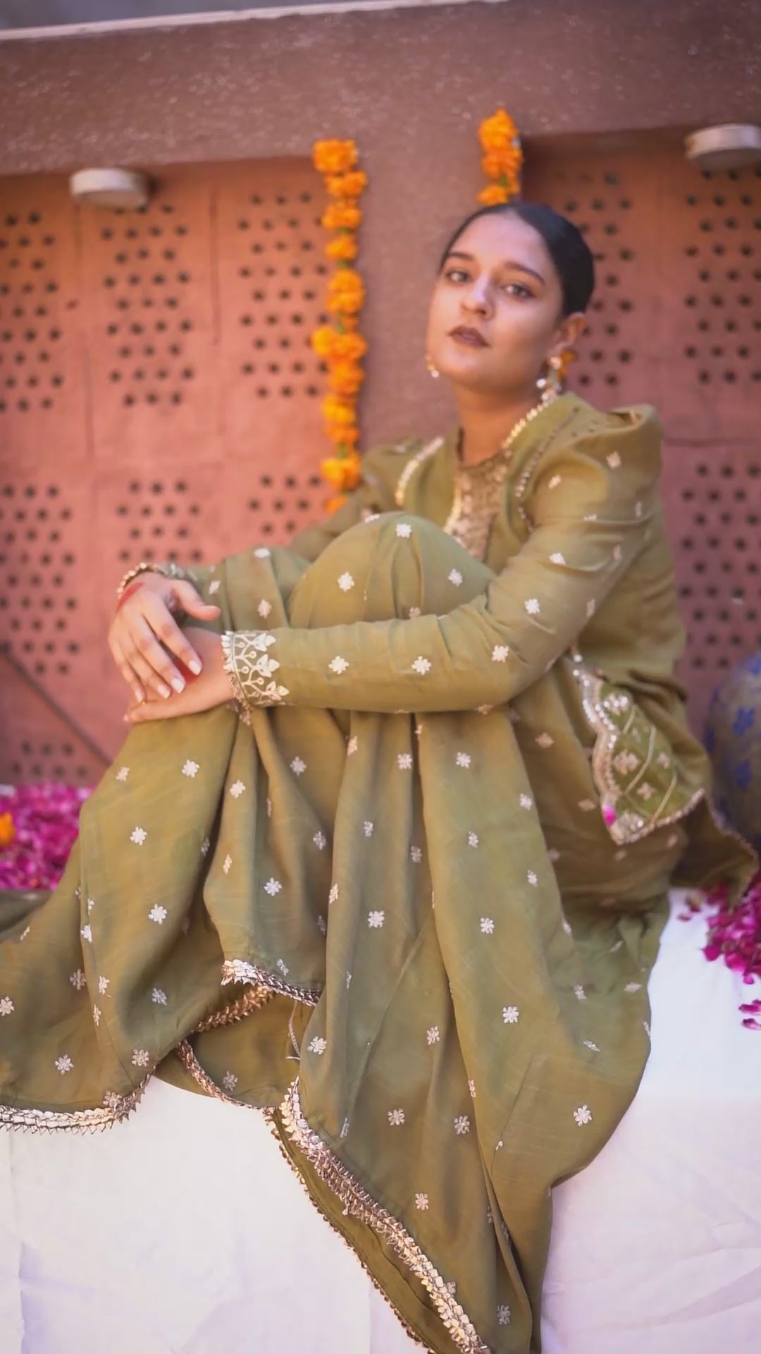 MAHNAAZ